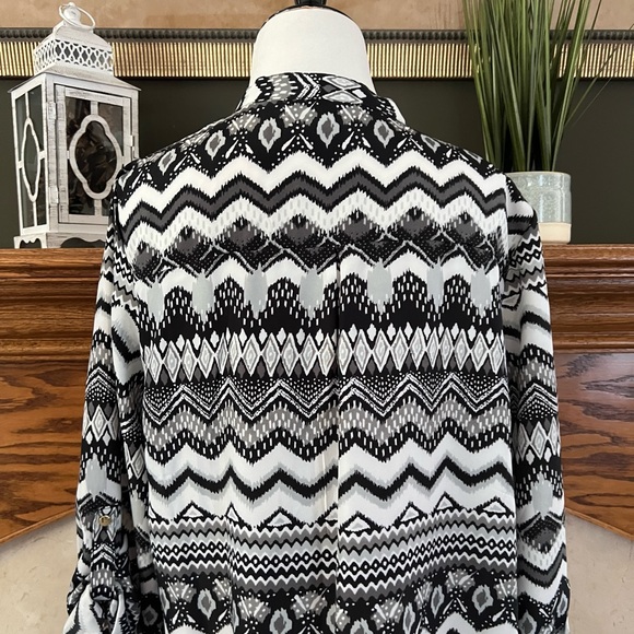 Almost Famous Black Geometric Print Belted Tribal Boho‎ Blouse Sz. XL Juniors - Picture 7 of 14